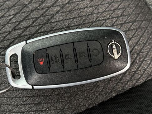 Used 2025 Nissan Rogue SV image 21