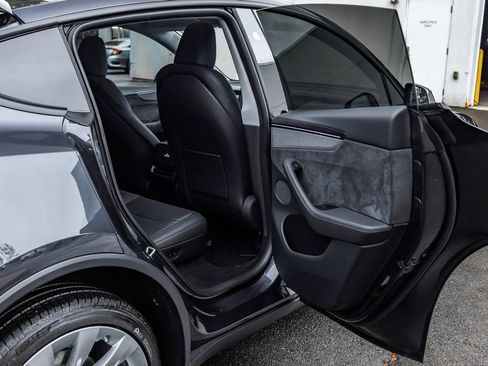 Used 2026 Tesla Model Y AWD image 18