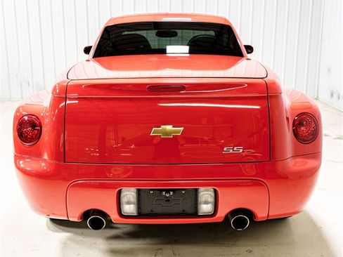 Used 2004 Chevrolet SSR w/ Preferred Equipment Group RWD image 6
