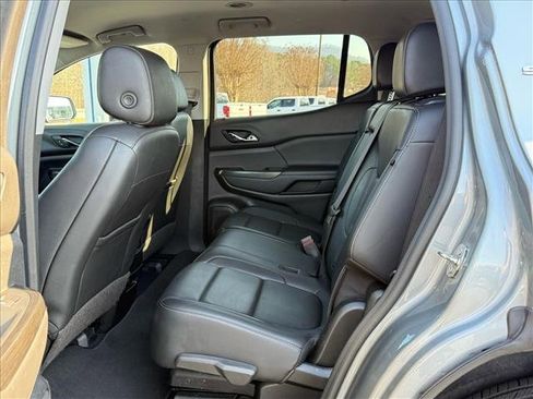Used 2023 GMC Acadia SLT image 13