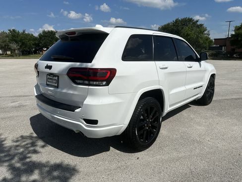 Used 2020 Jeep Grand Cherokee Altitude RWD image 14
