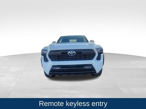 Used 2025 Toyota Tacoma TRD Off-Road image 11