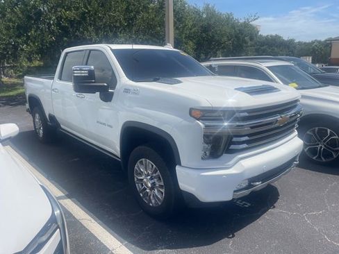 Used 2023 Chevrolet Silverado 2500 High Country w/ Technology Package AWD/4WD image 3