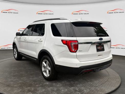 Used 2017 Ford Explorer XLT w/ Equipment Group 202A AWD/4WD image 8