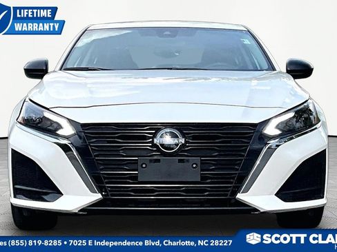 Used 2025 Nissan Altima 2.5 SV FWD image 2