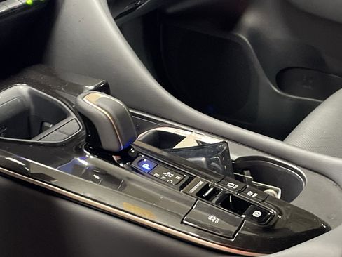 Used 2025 Toyota Crown XLE image 43