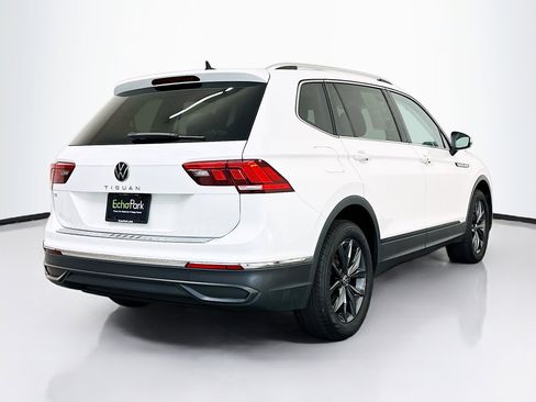 Used 2023 Volkswagen Tiguan SE w/ Panoramic Sunroof Package image 9