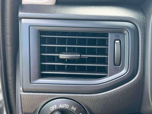 Used 2022 Nissan Titan S AWD/4WD image 11