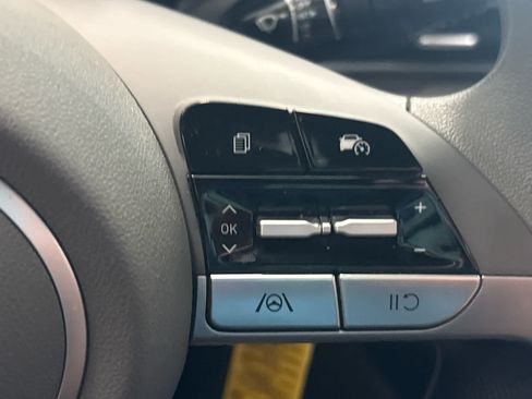 Used 2024 Hyundai Elantra SE FWD image 30