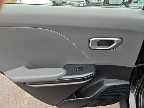 Used 2025 Kia K4 LXS image 27