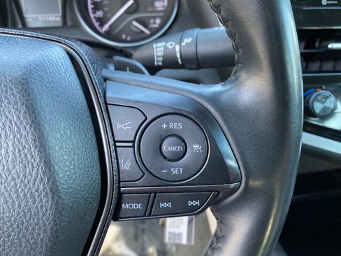 Used 2023 Toyota Camry SE image 12