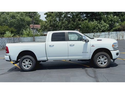 Used 2024 RAM 2500 Laramie AWD/4WD image 9