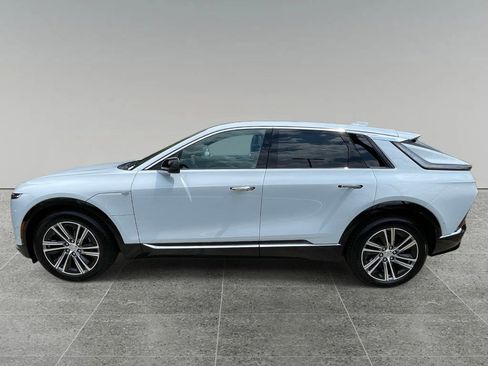 New 2026 Cadillac Lyriq Luxury RWD image 2
