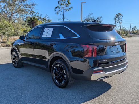 Certified 2024 Kia Sorento S image 7