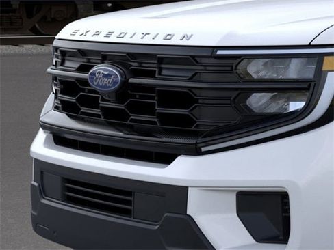 New 2025 Ford Expedition Max Active RWD image 17