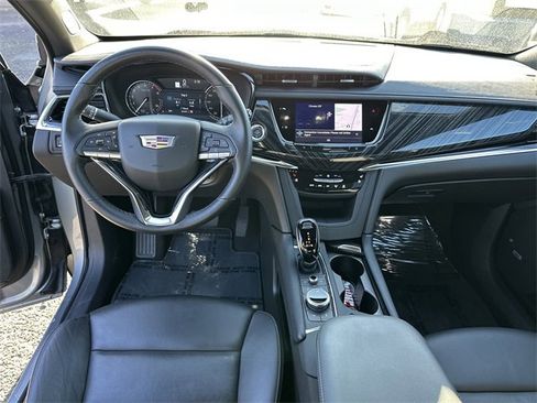 Used 2025 Cadillac XT6 Premium Luxury image 13