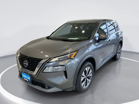 Used 2022 Nissan Rogue SV image 1