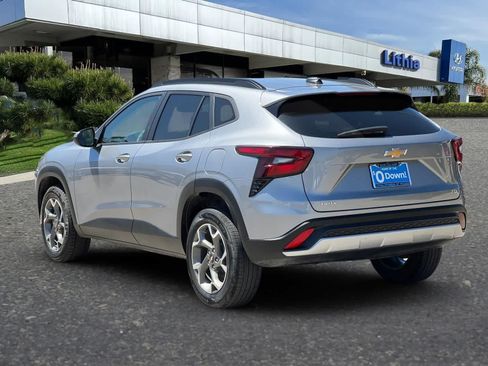 Used 2025 Chevrolet Trax LT FWD image 7
