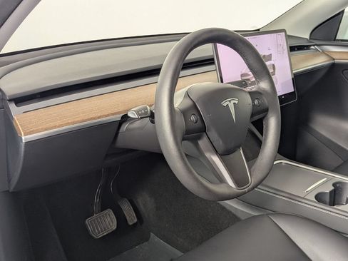 Used 2024 Tesla Model Y Long Range AWD/4WD image 9