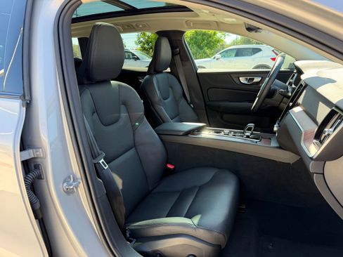 Certified 2025 Volvo V60 B5 Cross Country Plus AWD/4WD image 7
