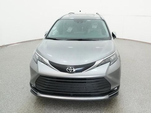 New 2026 Toyota Sienna XLE image 9
