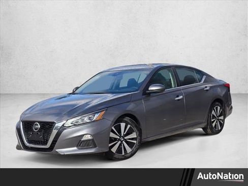 Used 2022 Nissan Altima 2.5 SV w/ SV Premium Package image 1