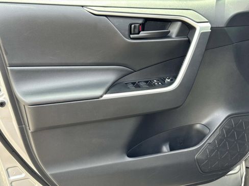 Used 2021 Toyota RAV4 LE FWD image 16