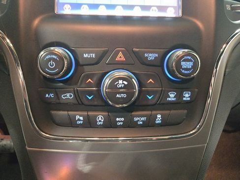 Used 2021 Jeep Grand Cherokee Laredo image 24