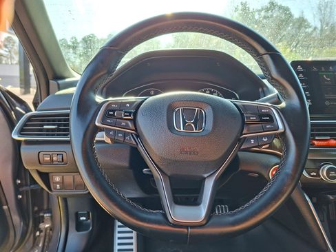 Used 2018 Honda Accord Sport image 19