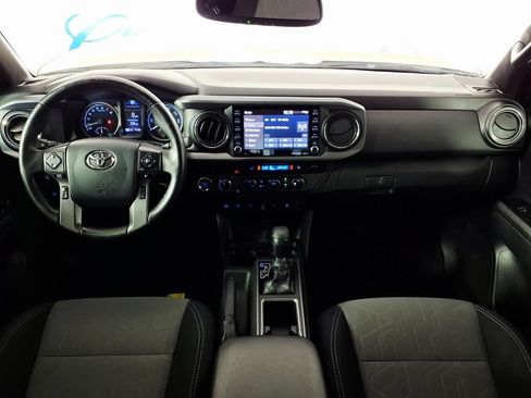 Used 2020 Toyota Tacoma TRD Off-Road w/ Advanced Technology Package AWD/4WD image 12