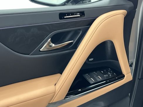 Used 2025 Lexus LX 700h Luxury image 13