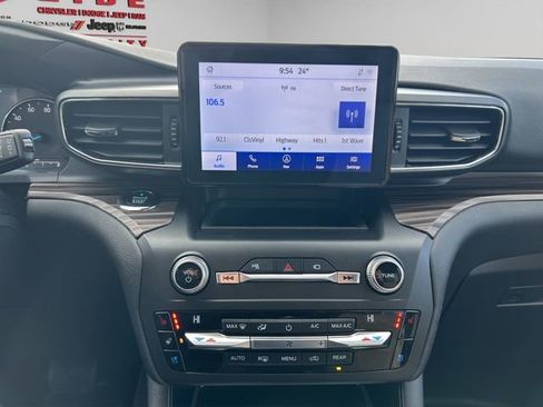 Used 2020 Ford Explorer Limited image 18