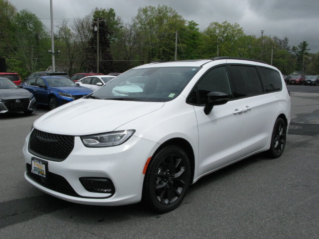 Used 2025 Chrysler Pacifica Limited FWD image 10