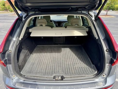 Used 2020 Volvo XC60 T5 Momentum w/ Protection Package Premier image 17