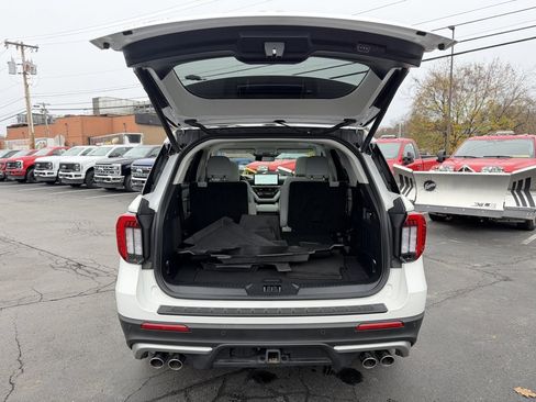 Certified 2025 Ford Explorer Platinum w/ Ultimate Package image 6