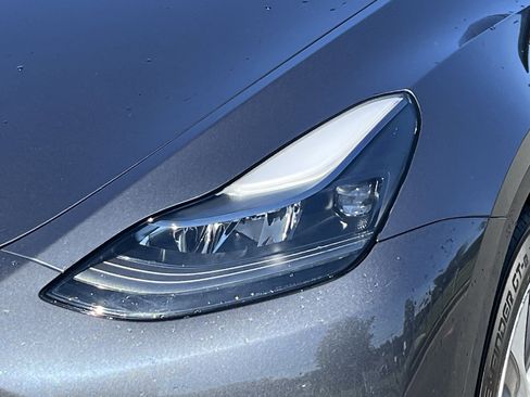 Used 2023 Tesla Model Y Long Range AWD/4WD image 11