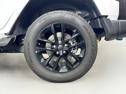 Used 2024 Jeep Wrangler Unlimited Sahara w/ Technology Group AWD/4WD image 11