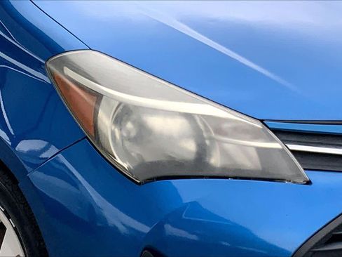 Used 2015 Toyota Yaris L image 24