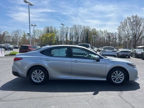 Used 2025 Toyota Camry LE image 4