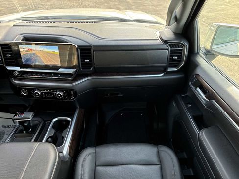 Used 2023 GMC Sierra 1500 SLT image 28