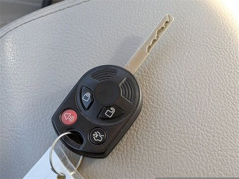 Used 2017 Ford Focus SE image 25