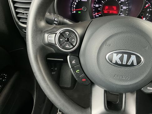 Used 2018 Kia Soul Base image 12