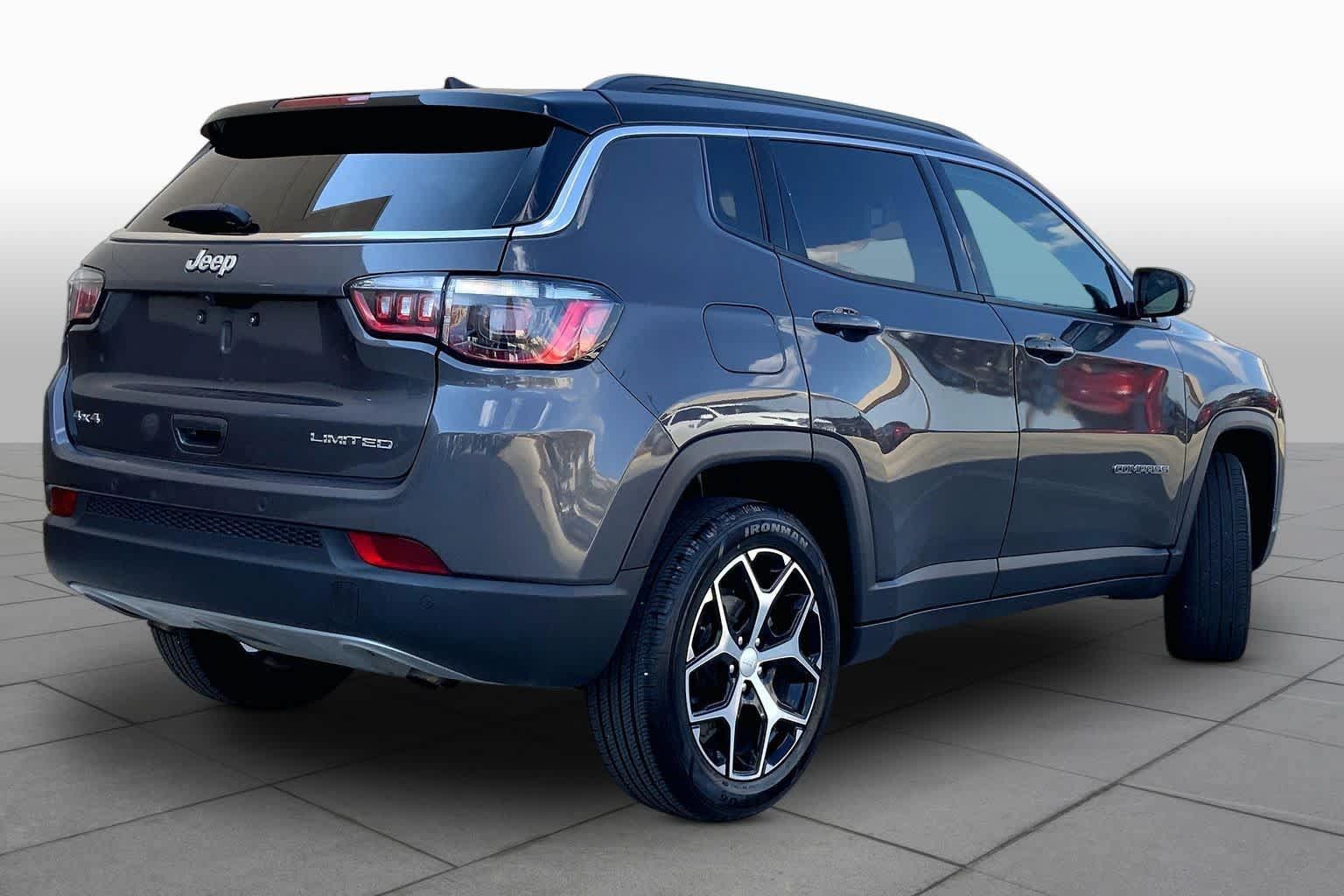 Used 2024 Jeep Compass Limited AWD/4WD image 13