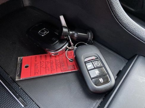 Used 2025 Honda Pilot Touring image 43