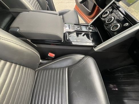 Used 2018 Land Rover Discovery HSE image 34