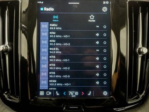 Used 2025 Volvo XC60 B5 Plus image 24