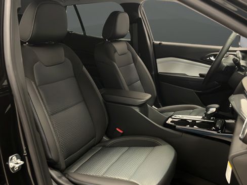 New 2026 Chevrolet Trax LT w/ Midnight Edition FWD image 22