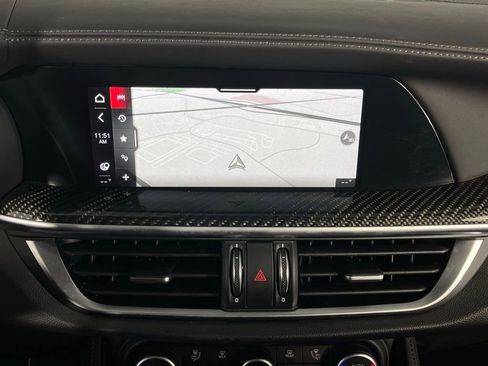 Used 2023 Alfa Romeo Stelvio Quadrifoglio image 17