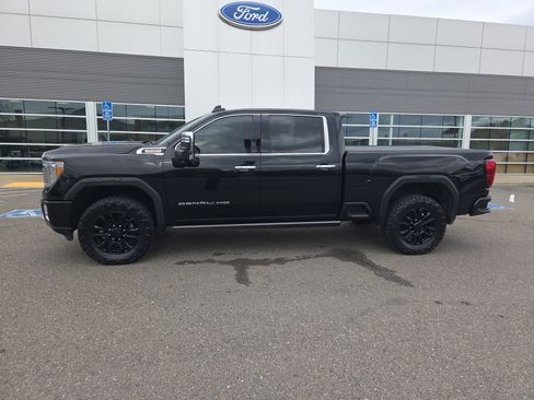 Used 2021 GMC Sierra 2500 Denali w/ Denali Black Diamond Edition image 2