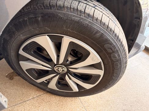 Used 2017 Toyota Prius Prime Premium image 37